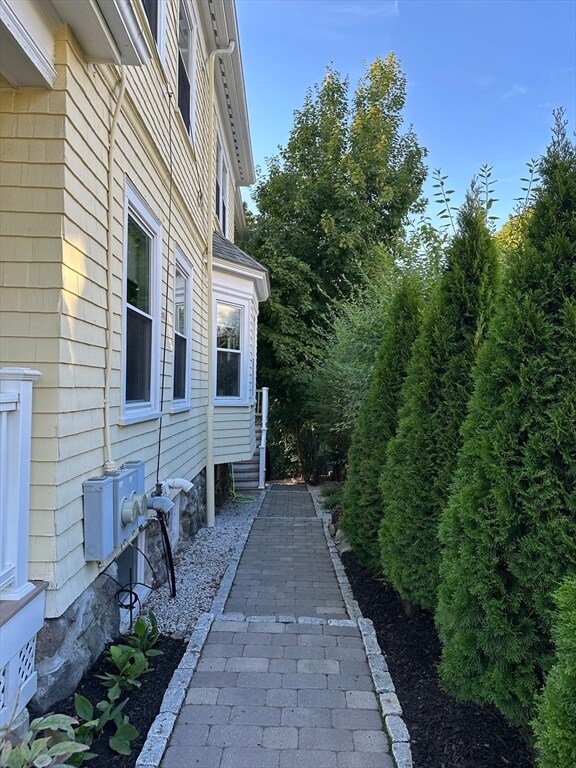 Building Photo - 191 Newtonville Ave