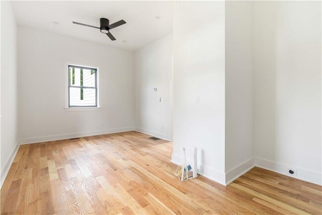 Building Photo - 1554 Columbia Cir