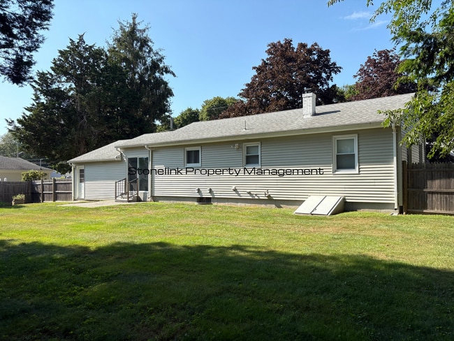 Building Photo - Newly Renovated Single Family Home For Ren...