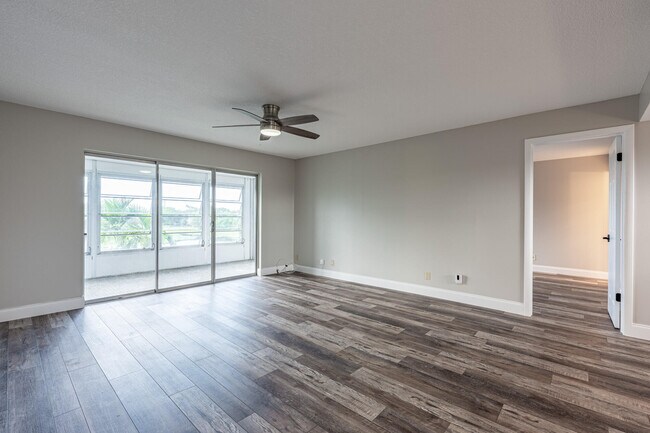 Building Photo - 729 Lori Dr