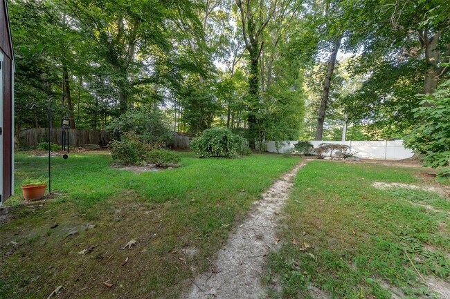 Building Photo - 104 Schenck Dr