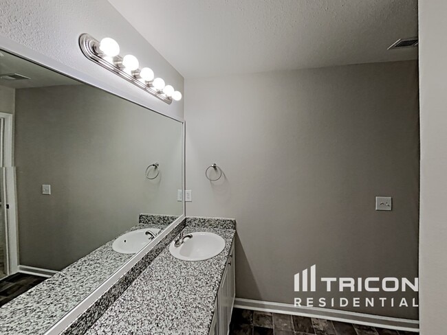 Building Photo - 306 Walnut Crossing Dr