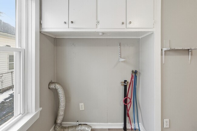 Building Photo - 14 Hacker St