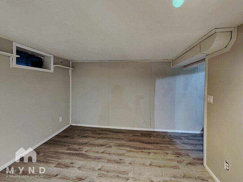 Building Photo - 149 Troy Rd