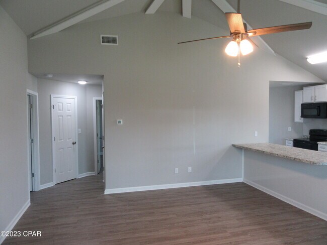 Building Photo - 1300 Grace Ave