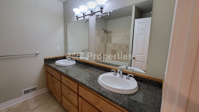Building Photo - *OPEN HOUSE 6/29* Spacious 4 BD | 3 BA Hom...