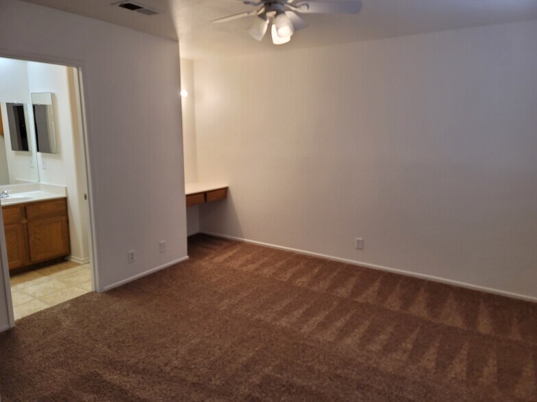 Building Photo - 9230 Karen Ave