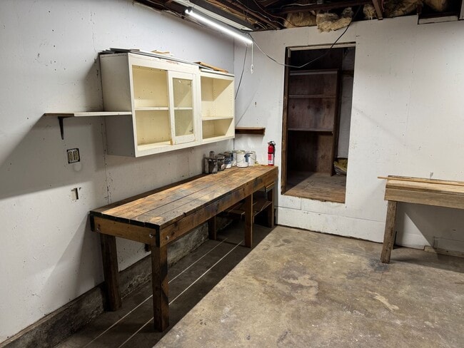 Building Photo - Updated 3 bedroom 1 bathroom house on a huge lot!