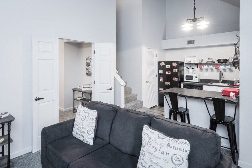 AVIA Apartments at 110th Street 6300 W 110th St Overland Park KS