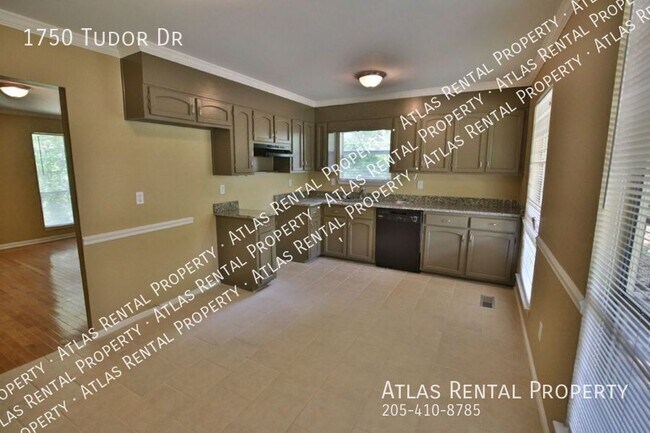 Building Photo - 1750 Tudor Dr