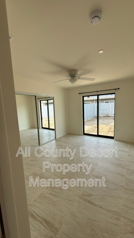 Building Photo - 517 S Mountain View Dr