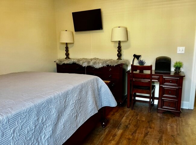 Building Photo - 1924A Leighton Dr