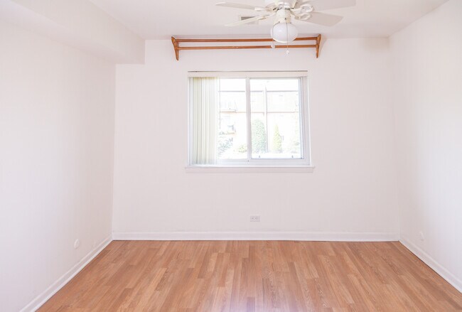 Building Photo - 9480 Bay Colony Dr