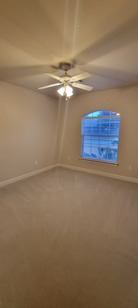 Building Photo - 1 Level Union School 3/2/2 w/ office and bonus room.