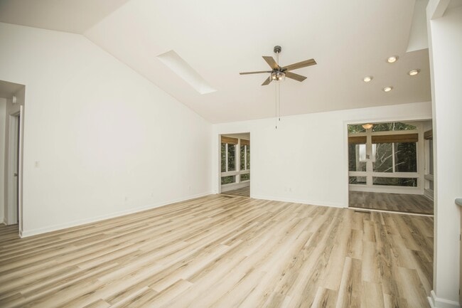 Building Photo - 106 Oohleeno Way
