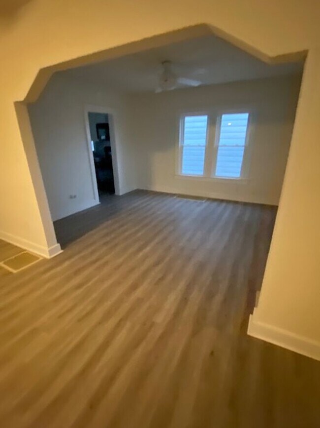 Building Photo - 3 Bedroom, 2 Bath w/Full Finished Basement and Lots of Charm