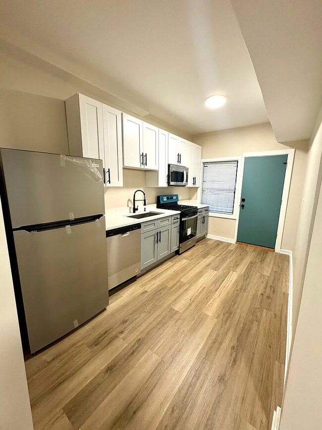 Building Photo - 5623 S Prairie Ave