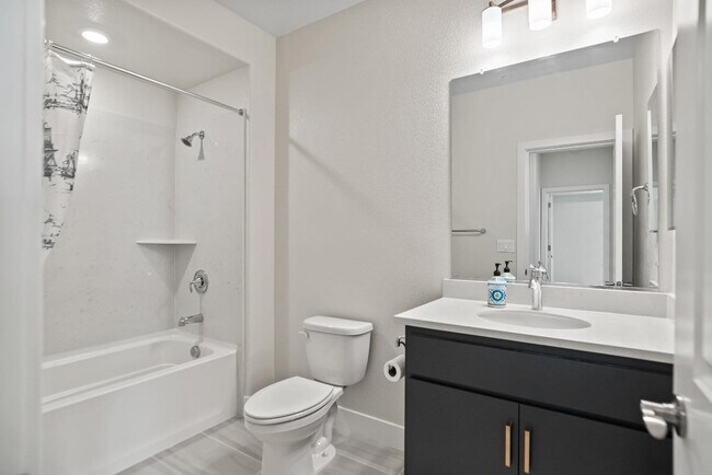 Building Photo - 587 Redberry Wy