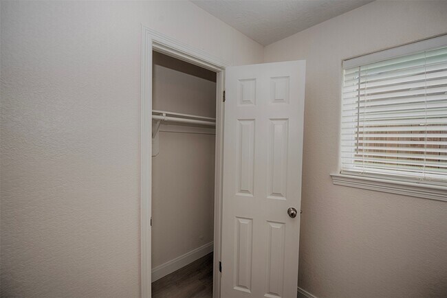 Building Photo - 11406 Sagewind Dr