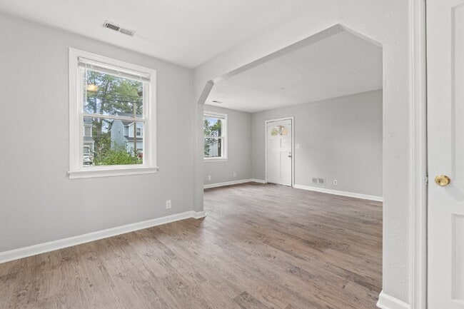 Building Photo - ADORABLE 3 BEDROOM 1 BATH RANCH HOUSE