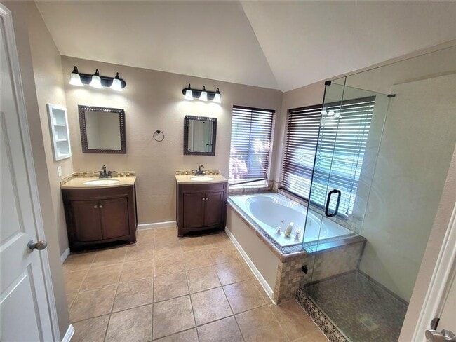 Building Photo - 6405 Dunsmere Ct