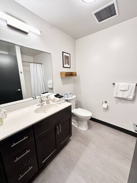 Building Photo - 333 W State St