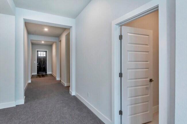 Building Photo - 120 Birkshire Dr
