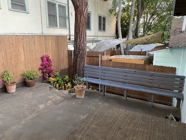 Building Photo - 246 Ashland Ave