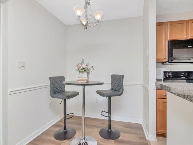 Building Photo - 1/1 Condo in Heart of Brandon & Brandon HCA Hospital