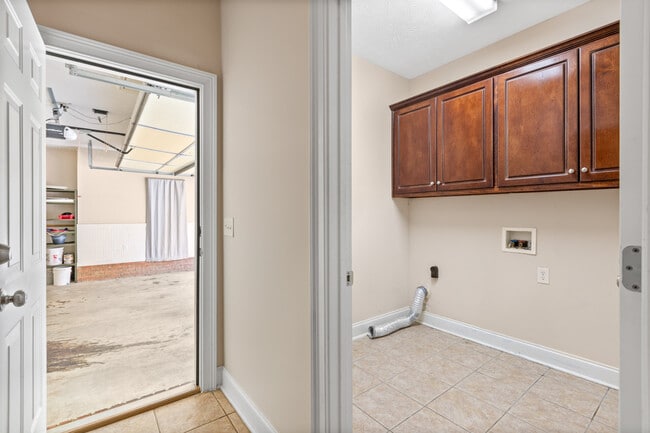 Building Photo - 148 Carriage House Ln