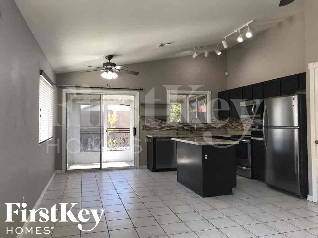 Building Photo - 3035 W Melinda Ln