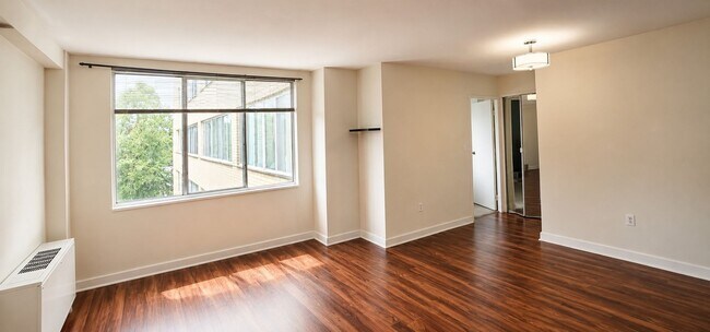 Building Photo - 6621 Wakefield Dr