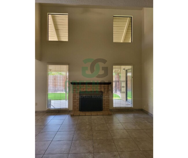 Building Photo - 2428 Woodvale Dr