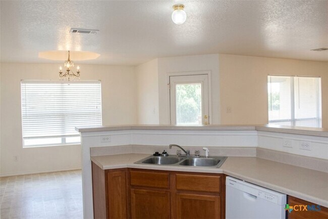 Building Photo - 3909 Deputy Dr