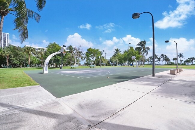 Building Photo - 2000 N Bayshore Dr