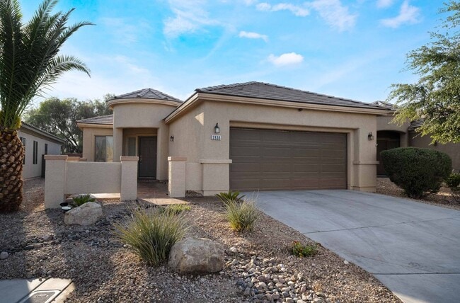 Primary Photo - Tranquil Oasis: Golf Course Views!