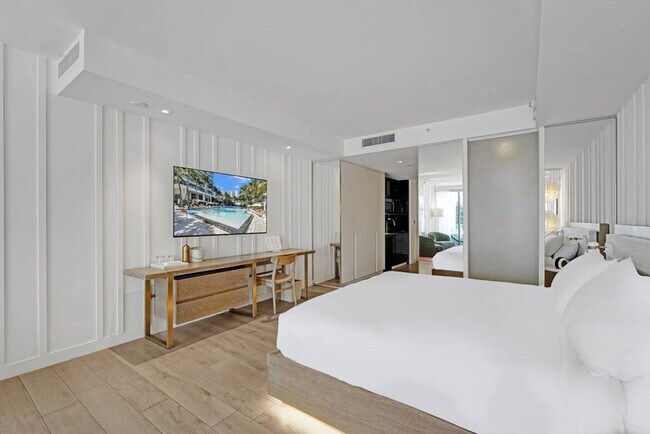 Building Photo - 2201 Collins Ave