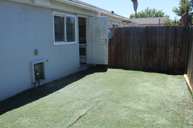 Building Photo - Two Bedroom plus BONUS Room in Pittsburg Single Story Four-plex- OPTIONAL DETACHED GARAGE AVAILABLE!