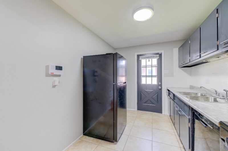 Building Photo - 4063 Esseldale Dr