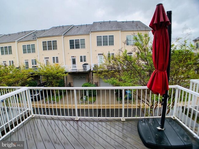 Building Photo - 42627 Homefront Terrace