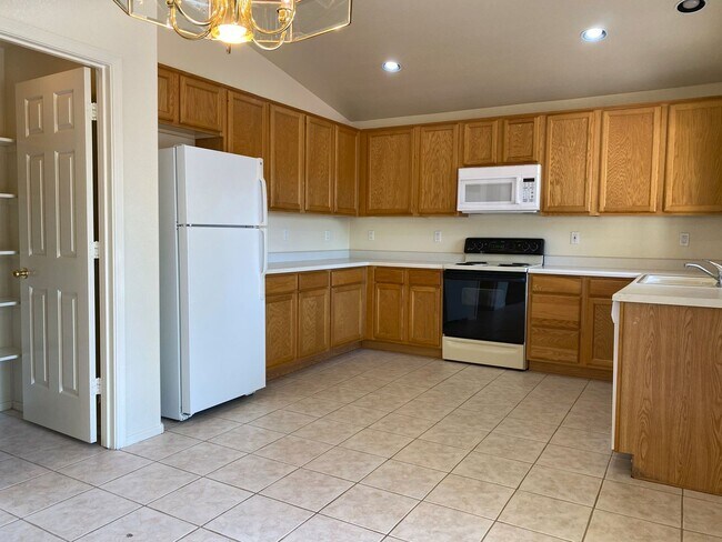 Building Photo - Chandler 3 Bedroom, 2 Bathroom - 1 Story B...
