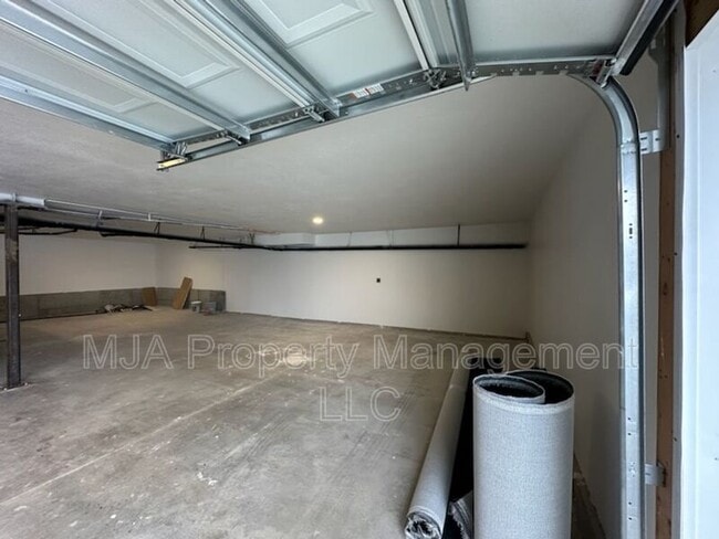 Building Photo - 500 E Fort Union Blvd