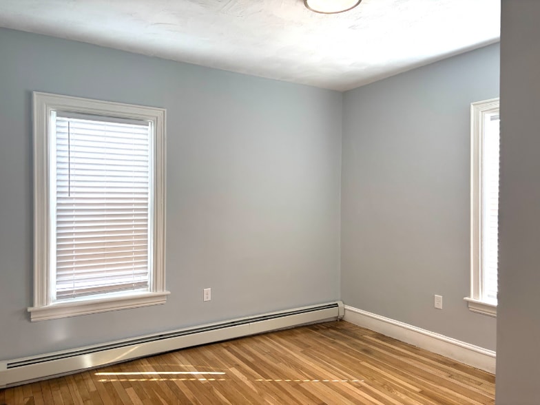 Building Photo - 132 Division St