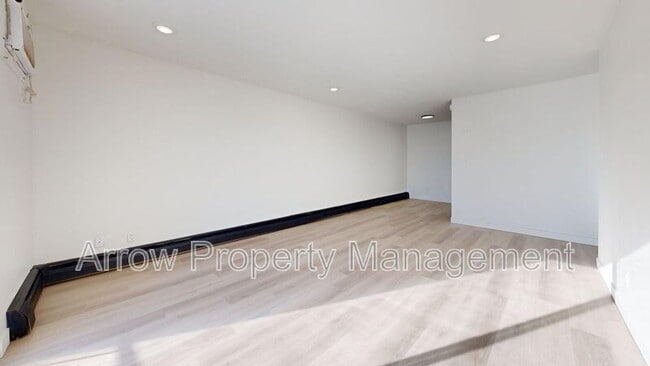 Building Photo - 215 E Arbor Ave