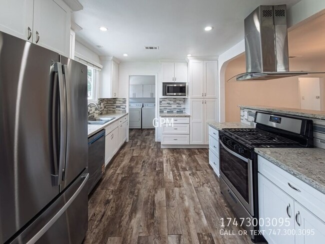 Building Photo - 723 W Doran St