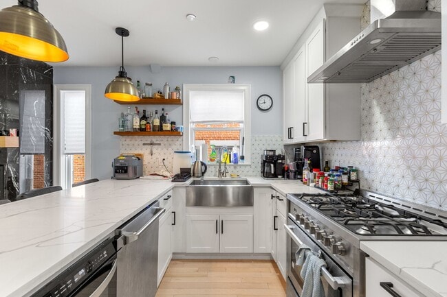 Building Photo - 32 Cameron Ave