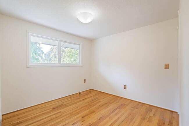 Building Photo - 13745 Cameo Ct