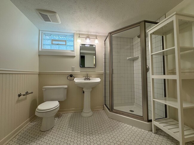 Building Photo - Home for Rent!