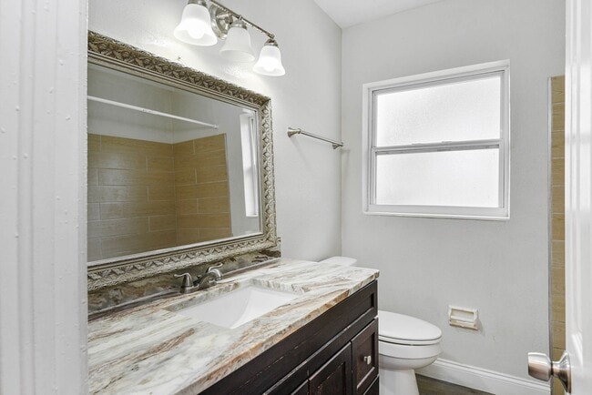 Building Photo - 3 Bedroom home in Belle Isle