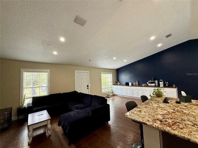 Building Photo - 42 Renworth Ln